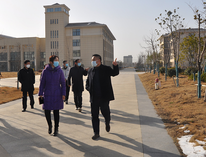 市政協(xié)副主席、淮南聯(lián)大黨委書記萬繼軍一行來校走訪慰問